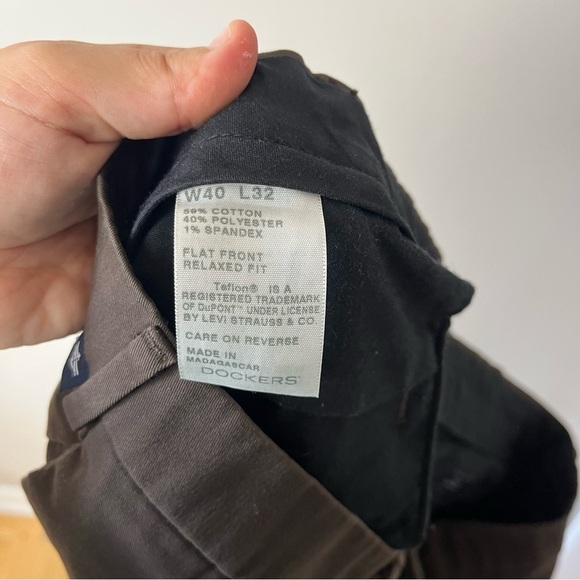 Dockers Flat Front Relaxed Fit Brown Pants 40X32 - Picture 9 of 11